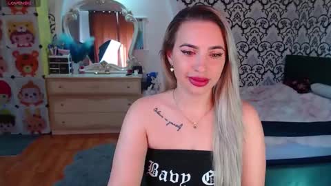 Queen LoraSinClare online show from 04-28-26, 07:02