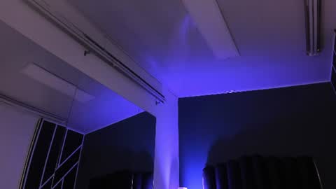 L A U R E L online show from 07-04-26, 05:35