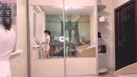 Olivia online show from 11-12-25, 01:11