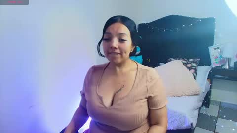 Snapshot of loren_44tits chatting on 06-09-26, 09:04 Loren online show from 06-09-26, 09:04