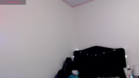 Snapshot of loren_44tits chatting on 06-15-26, 03:14 Loren online show from 06-15-26, 03:14