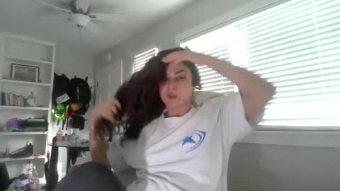 lorenlovely online show from 11-18-25, 10:36