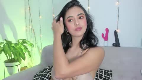 L O R E N online show from 02-18-26, 01:01