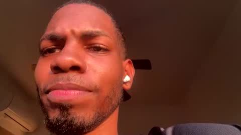 Snapshot of lorenzo17a chatting on 12-29-24, 10:03 lorenzo17a online show from 12-29-24, 10:03