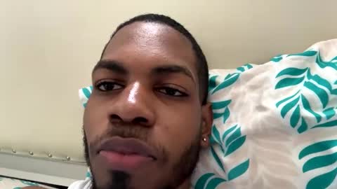 Snapshot of lorenzo17a chatting on 01-01-25, 01:48 lorenzo17a online show from 01-01-25, 01:48