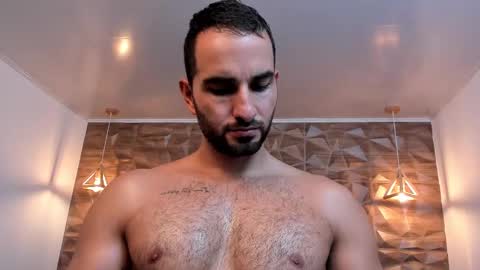  L O R E N Z O  Thumbs Up help  online show from 02-14-25, 05:46