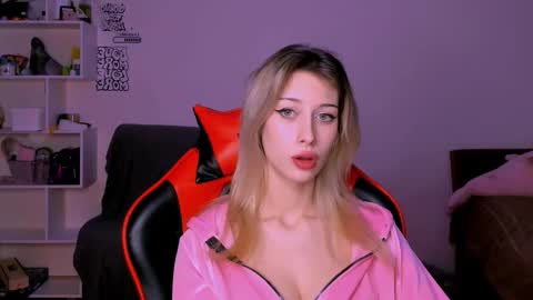 Snapshot of lori_meow chatting on 10-07-25, 06:49 Lori online show from 10-07-25, 06:49