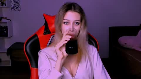 Snapshot of lori_meow chatting on 10-18-25, 06:30 Lori online show from 10-18-25, 06:30