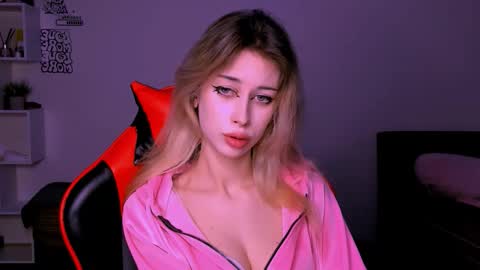 Snapshot of lori_meow chatting on 10-23-25, 07:34 Lori online show from 10-23-25, 07:34