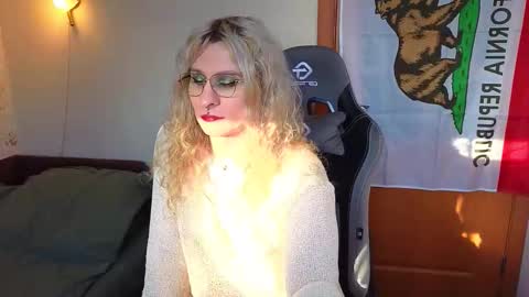 Lori -----------------------------------    online show from 02-05-26, 11:26