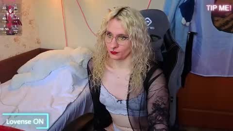 Lori -----------------------------------    online show from 04-25-26, 01:52