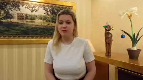 Hello guys Im Maya and this my first month here online show from 01-17-26, 04:17