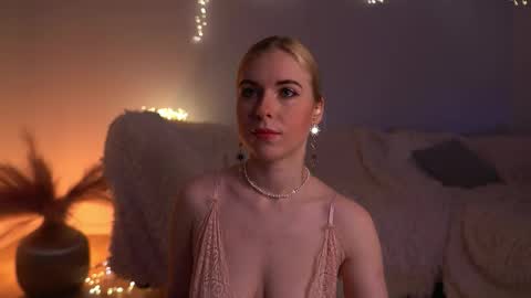 Lorrie online show from 03-22-26, 10:51