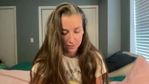 Snapshot of lothlori chatting on 04-28-26, 11:21 lothlori online show from 04-28-26, 11:21