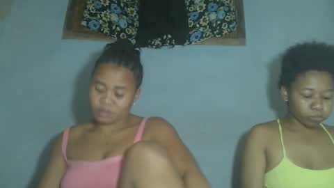 Snapshot of louane98 chatting on 04-28-26, 05:40 louane98 online show from 04-28-26, 05:40
