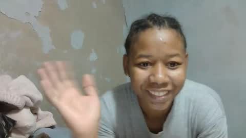 Snapshot of louane98 chatting on 05-27-26, 02:36 louane98 online show from 05-27-26, 02:36