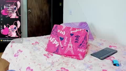 Snapshot of louise_22cm chatting on 04-21-26, 01:06 Mi lu online show from 04-21-26, 01:06