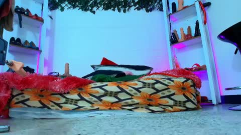  LouIse  online show from 04-05-26, 02:03