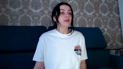 Snapshot of louise_phlox chatting on 02-26-25, 04:14 Louise online show from 02-26-25, 04:14