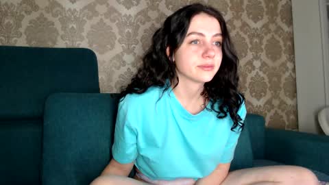 Snapshot of louise_phlox chatting on 02-28-25, 12:42 Louise online show from 02-28-25, 12:42