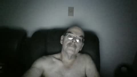 Snapshot of louism13 chatting on 02-17-25, 04:42 louism13 online show from 02-17-25, 04:42