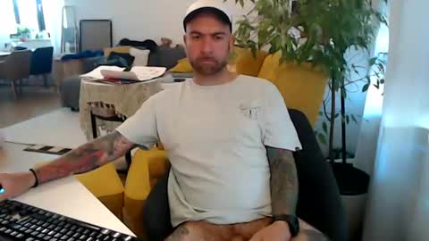 Snapshot of lovalova666 chatting on 06-26-26, 07:57 Guapito online show from 06-26-26, 07:57