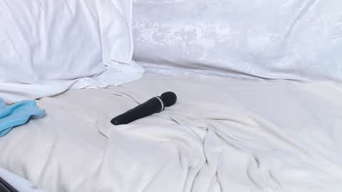 love bella  online show from 01-20-25, 12:18