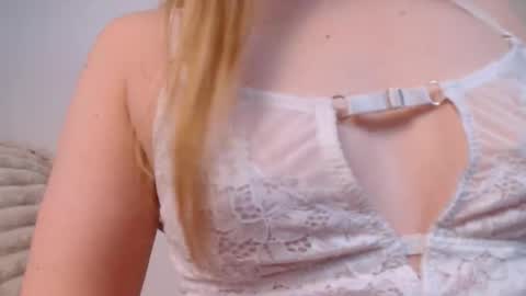 love bella  online show from 05-08-26, 12:16