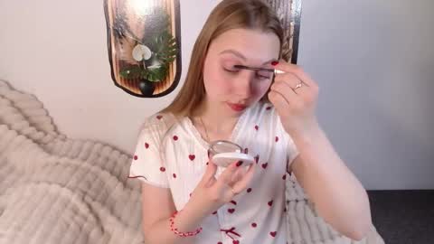 love bella  online show from 05-15-26, 12:28