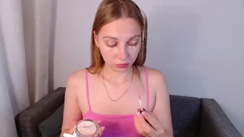 love bella  online show from 06-19-26, 12:15