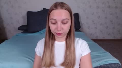 love bella  online show from 08-03-26, 12:09