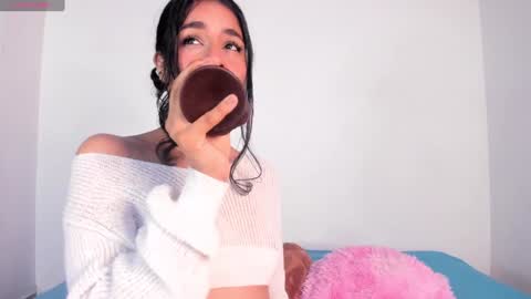 Snapshot of love_cameron chatting on 12-12-24, 12:55 Cam online show from 12-12-24, 12:55