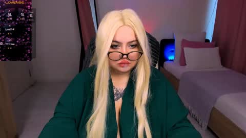 Snapshot of love_insidee chatting on 02-02-25, 08:02 Sailor online show from 02-02-25, 08:02