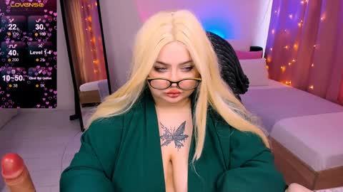 Snapshot of love_insidee chatting on 02-02-25, 11:30 Sailor online show from 02-02-25, 11:30