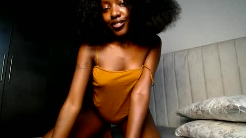 Snapshot of love_miah chatting on 05-15-26, 11:06 Miah online show from 05-15-26, 11:06