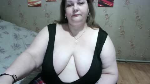 Snapshot of love_milanna chatting on 05-19-26, 12:16 Milana online show from 05-19-26, 12:16