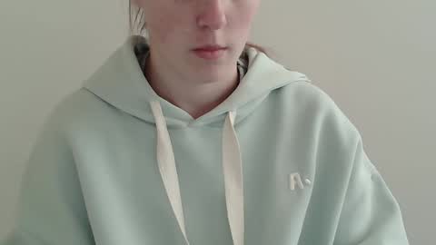 Vivian online show from 11-19-25, 01:44