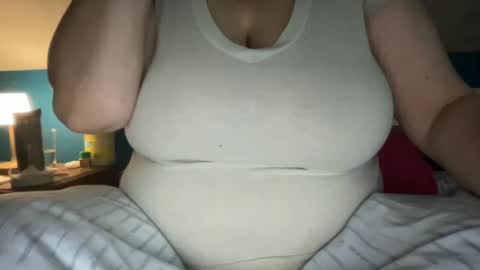 Snapshot of loveablekate chatting on 06-20-26, 12:52 Kate online show from 06-20-26, 12:52