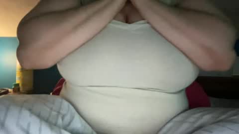 Snapshot of loveablekate chatting on 06-21-26, 02:41 Kate online show from 06-21-26, 02:41