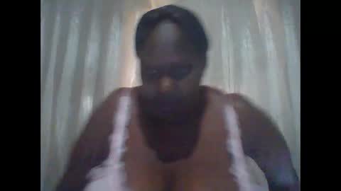 Snapshot of lovebigmelon chatting on 12-15-24, 12:38 Lynn online show from 12-15-24, 12:38