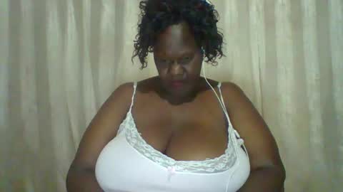 Snapshot of lovebigmelon chatting on 01-30-25, 02:27 Lynn online show from 01-30-25, 02:27