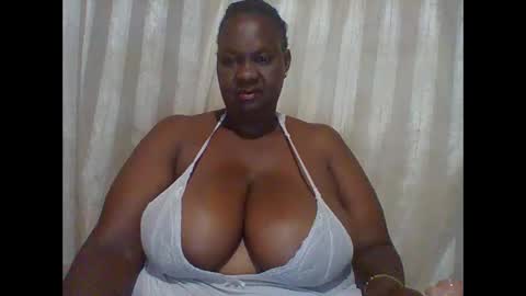 Snapshot of lovebigmelon chatting on 02-21-25, 10:37 Lynn online show from 02-21-25, 10:37