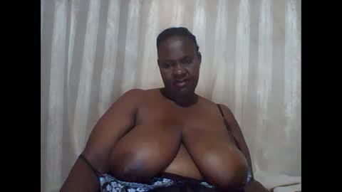 Snapshot of lovebigmelon chatting on 02-23-25, 03:29 Lynn online show from 02-23-25, 03:29