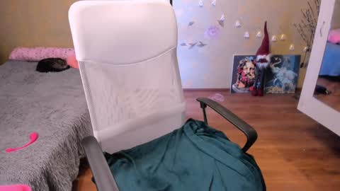 cat-girl online show from 02-08-25, 06:01