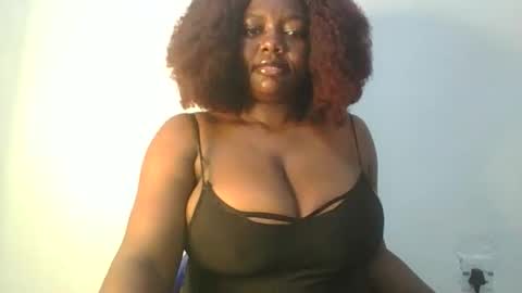 Snapshot of lovecumsluttie chatting on 09-18-25, 05:20 mila online show from 09-18-25, 05:20