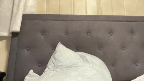 Snapshot of loved19 chatting on 10-23-25, 11:35 loved19 online show from 10-23-25, 11:35