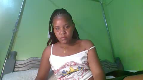 Snapshot of lovegal335 chatting on 05-25-26, 07:53 lovegal335 online show from 05-25-26, 07:53