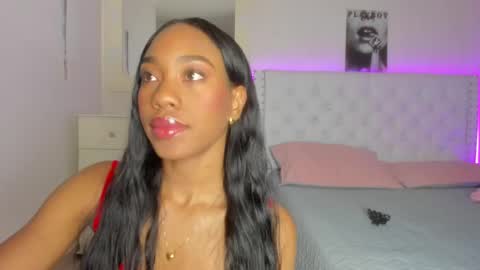 Snapshot of loveit_hermione chatting on 12-25-24, 02:14 Val online show from 12-25-24, 02:14