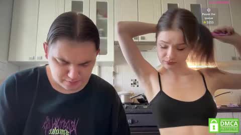 Snapshot of lovelly_mooncouple chatting on 02-24-25, 10:26 Mileena and Oliver online show from 02-24-25, 10:26