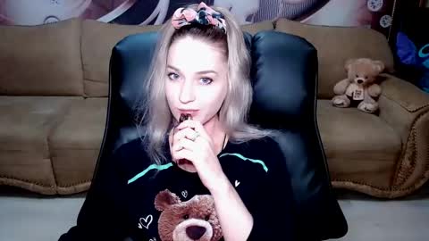 Snapshot of lovellymalina chatting on 12-03-24, 12:27 private open online show from 12-03-24, 12:27